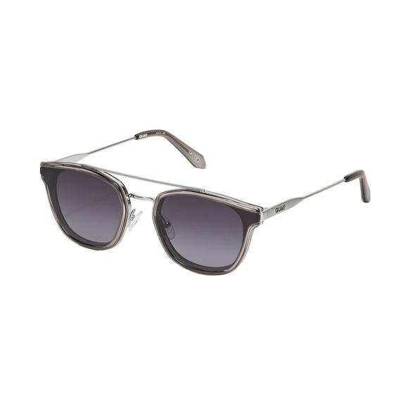 QUAY Sunglasses Getaway in Gray Frames, Gray Smoke lens NEW - Picture 2 of 9
